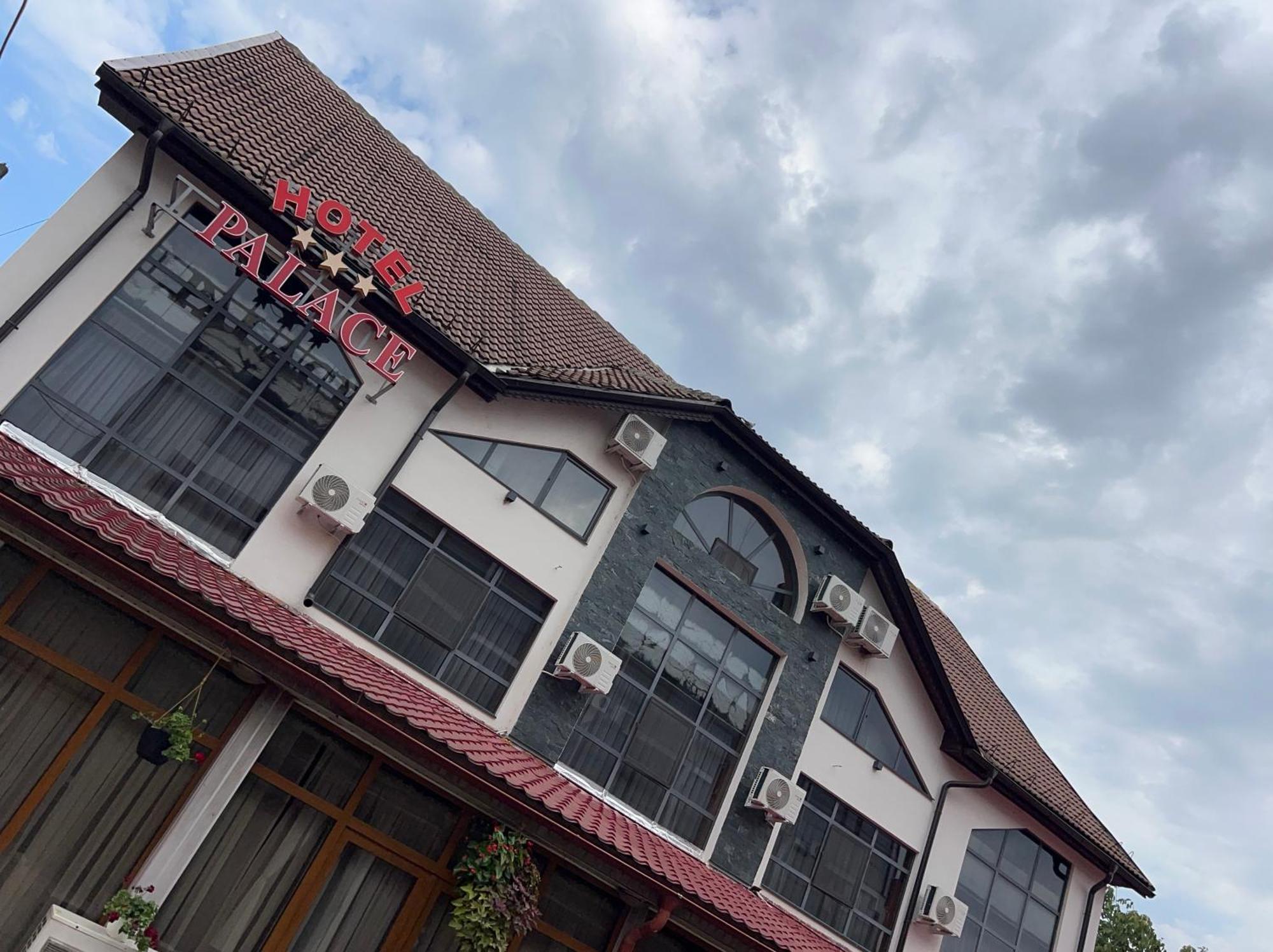 Hotel Palace Târgu Jiu Exterior foto