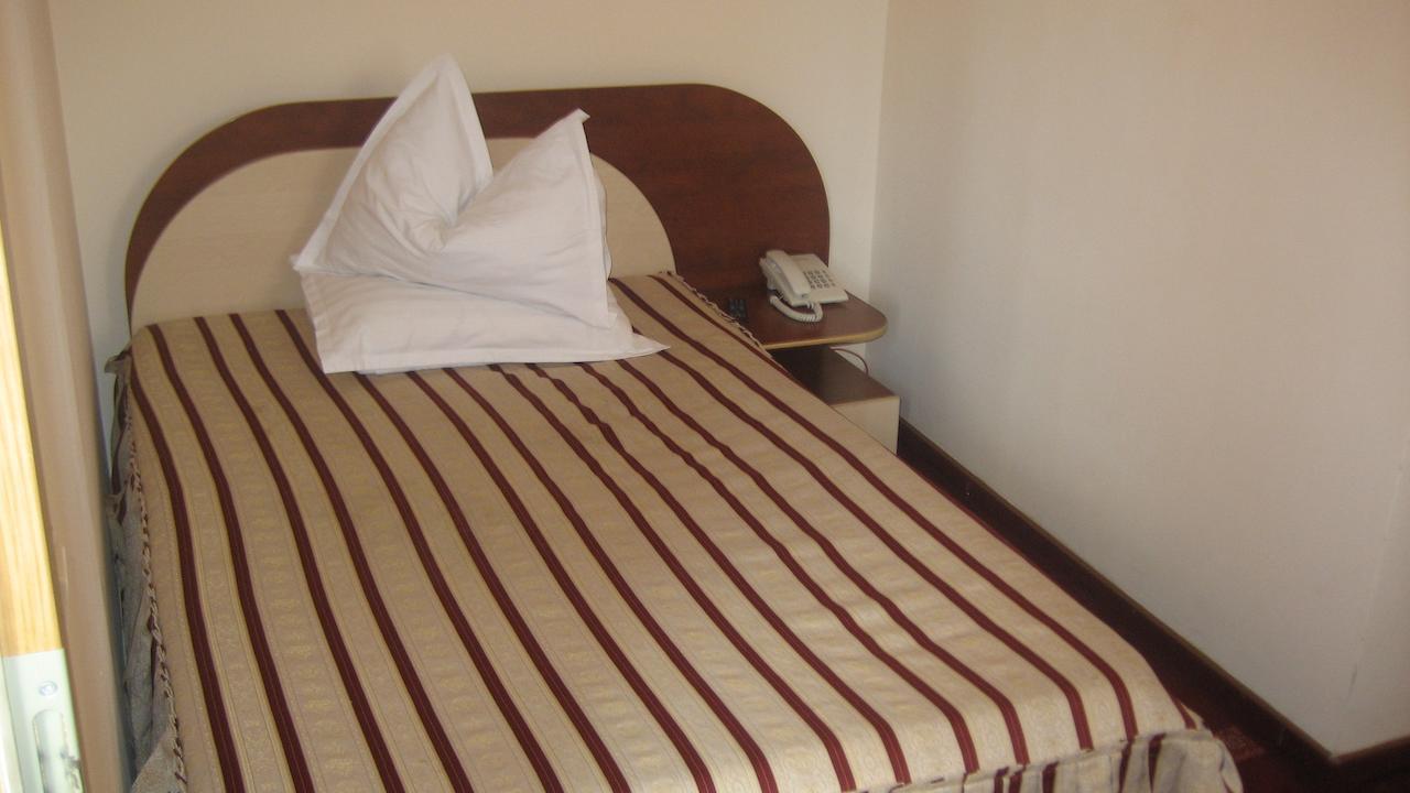 Hotel Palace Târgu Jiu Quarto foto
